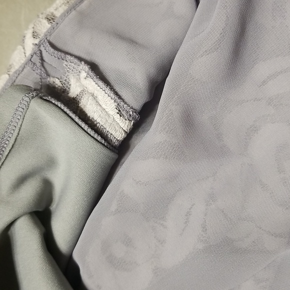 Flattering Suzi Chin for Maggy Boutique Dress - Picture 9 of 10